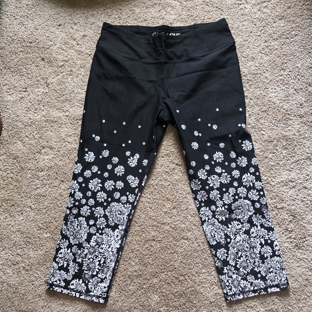 Betsey Johnson Capri Leggings L